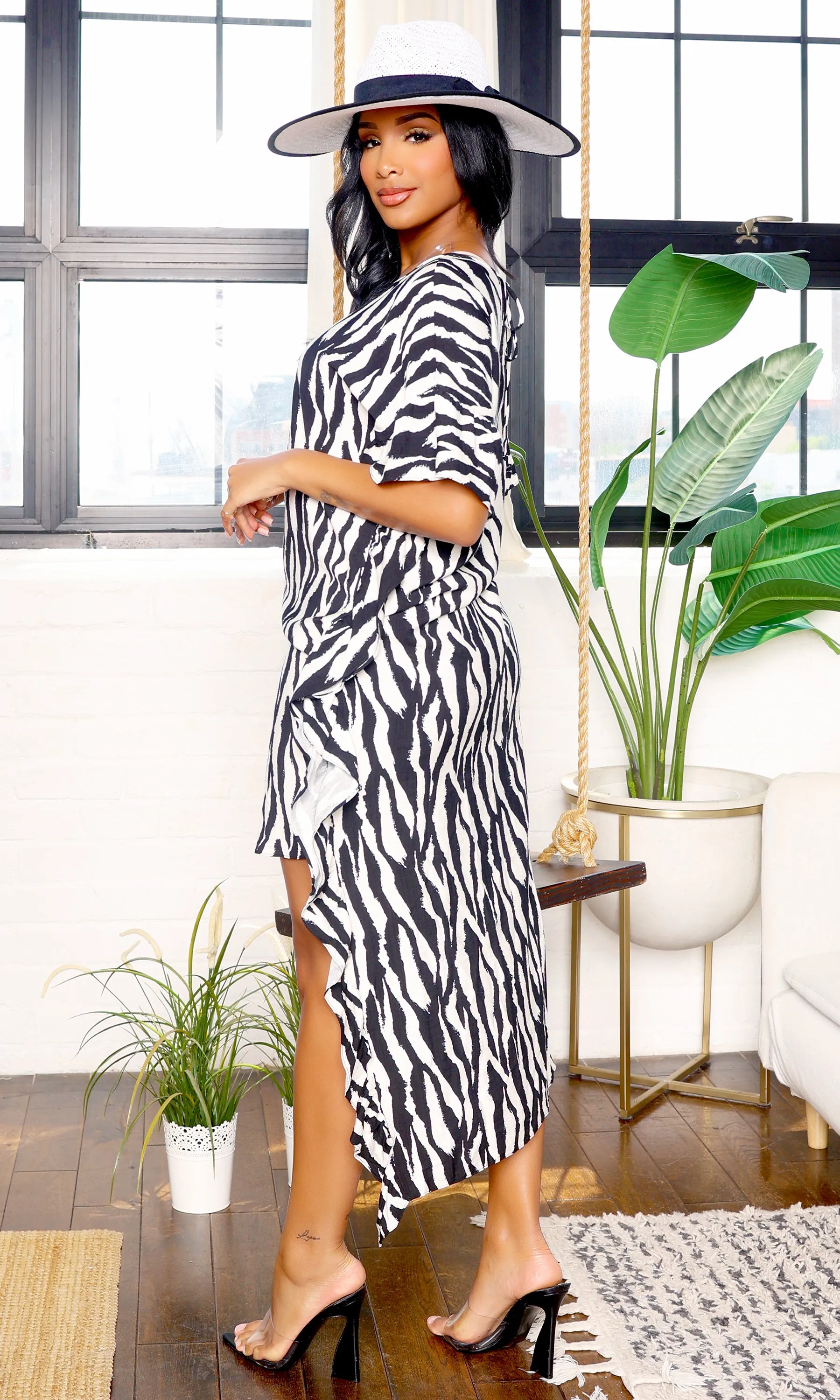 Amelia | Hi-Low V-Neck Dress - Black/Off White Wave FINAL SALE