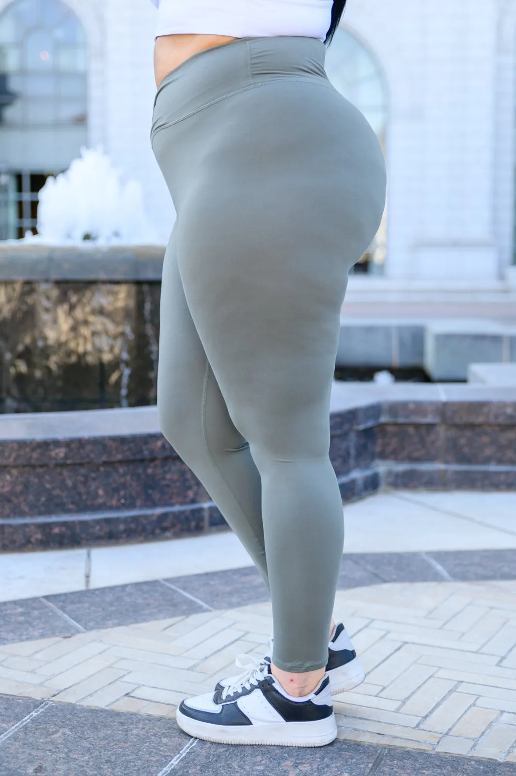 Jett Cross Front Leggings In Sage
